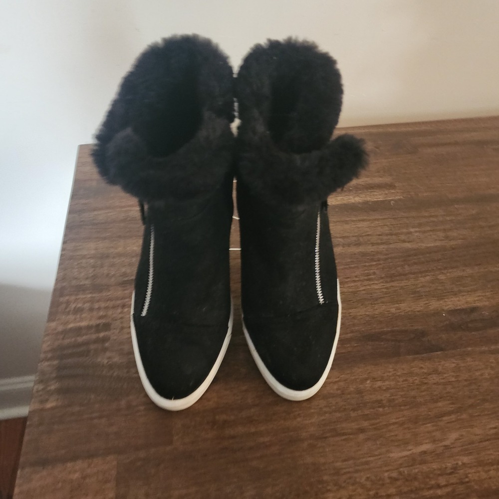Sugar Kiwi Black Wedge Sneaker Side Zip with Faux Fur Trim Size 8
